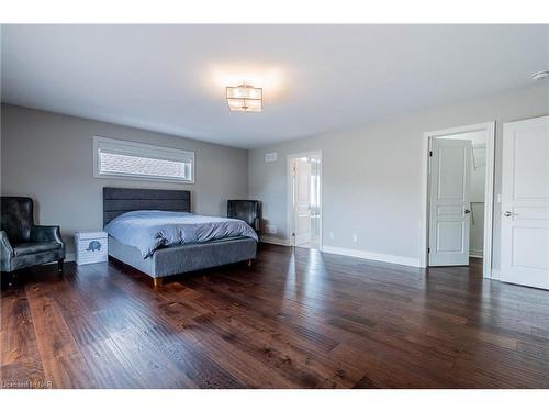 8 Tuscany Court, St. Catharines, ON - Indoor Photo Showing Bedroom