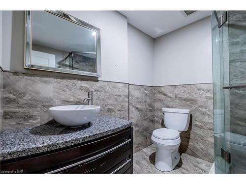 8 Tuscany Court, St. Catharines, ON - Indoor Photo Showing Bathroom