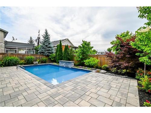 8 Tuscany Court, St. Catharines, ON - Outdoor With In Ground Pool With Backyard