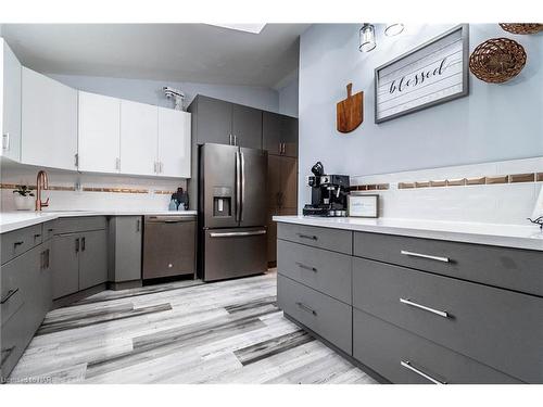 7128 Brian Crescent, Niagara Falls, ON - Indoor Photo Showing Kitchen