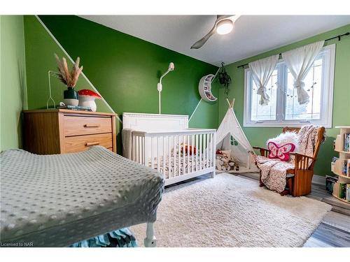 7128 Brian Crescent, Niagara Falls, ON - Indoor Photo Showing Bedroom