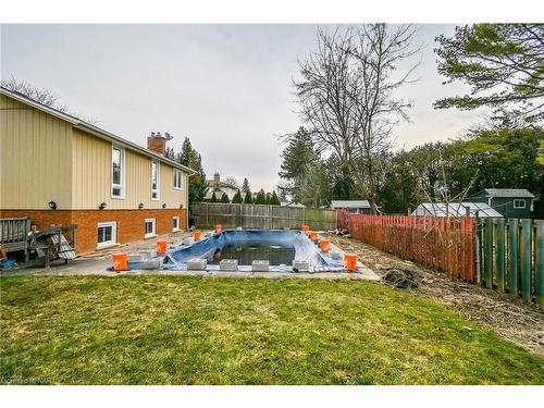 7128 Brian Crescent, Niagara Falls, ON - Outdoor With In Ground Pool With Backyard