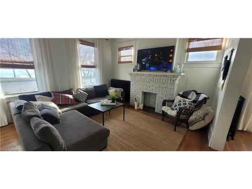 633 Niagara Boulevard, Fort Erie, ON - Indoor Photo Showing Living Room