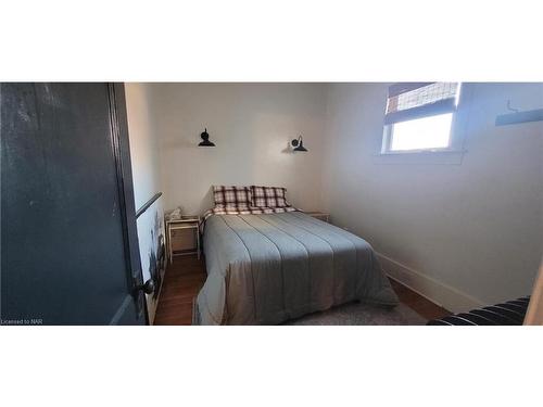 633 Niagara Boulevard, Fort Erie, ON - Indoor Photo Showing Bedroom
