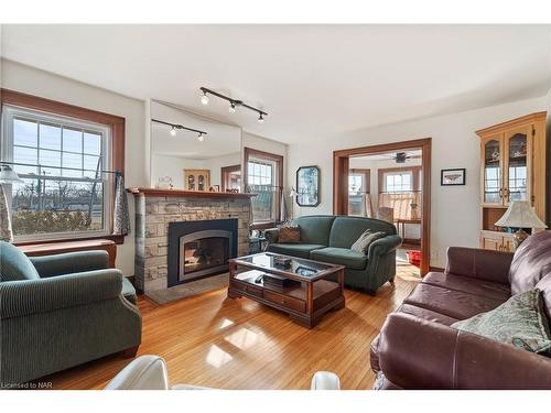 1210 Garrison Road, Fort Erie, ON - Indoor Photo Showing Living Room With Fireplace