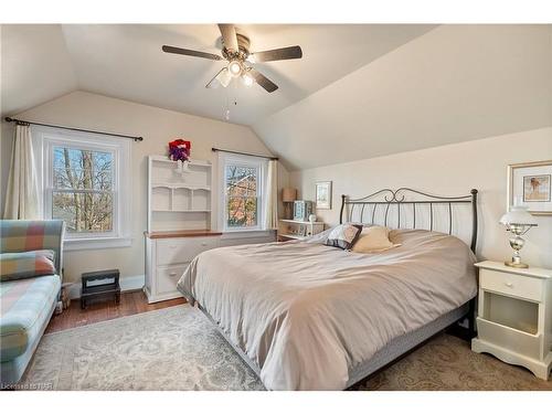 1210 Garrison Road, Fort Erie, ON - Indoor Photo Showing Bedroom