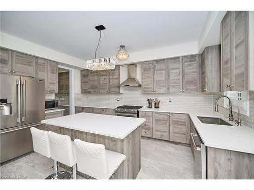 9 Seanesy Drive, Thorold, ON - Indoor Photo Showing Kitchen With Upgraded Kitchen