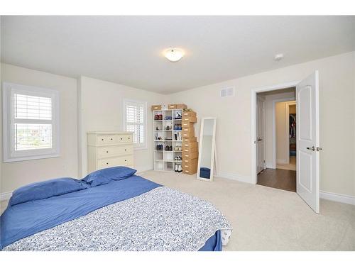 9 Seanesy Drive, Thorold, ON - Indoor Photo Showing Bedroom
