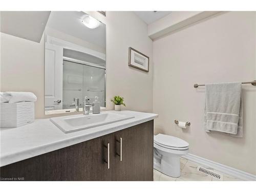 8109 Brookside Drive Drive, Niagara Falls, ON - Indoor Photo Showing Bathroom