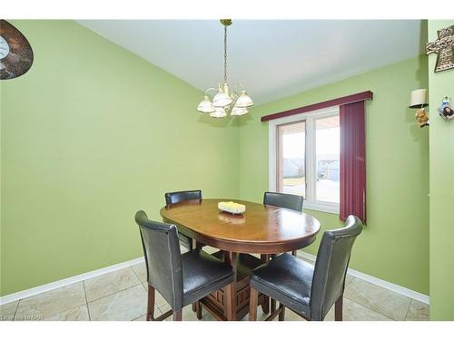 976 Colette Road, Fort Erie, ON - Indoor Photo Showing Dining Room
