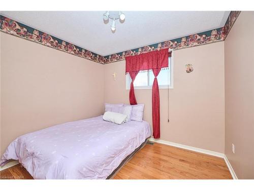 976 Colette Road, Fort Erie, ON - Indoor Photo Showing Bedroom