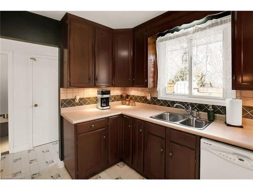 305 Centre Street, Niagara-On-The-Lake, ON - Indoor Photo Showing Kitchen With Double Sink
