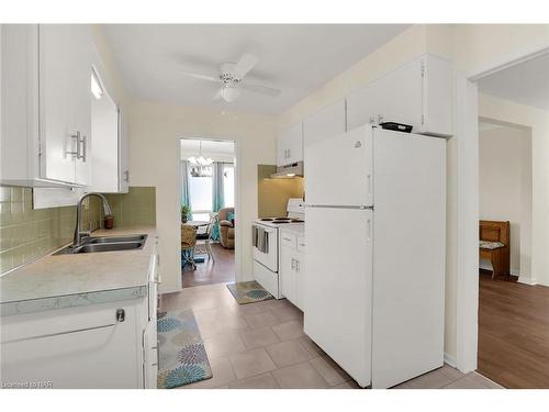 195 Central Avenue, Fort Erie, ON - Indoor Photo Showing Kitchen With Double Sink