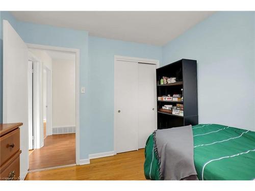 195 Central Avenue, Fort Erie, ON - Indoor Photo Showing Bedroom