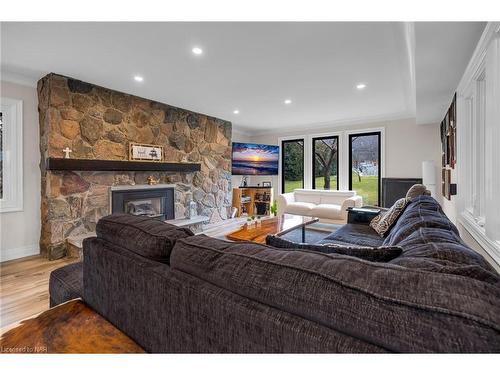 1782 York Road, Niagara-On-The-Lake, ON - Indoor Photo Showing Living Room With Fireplace