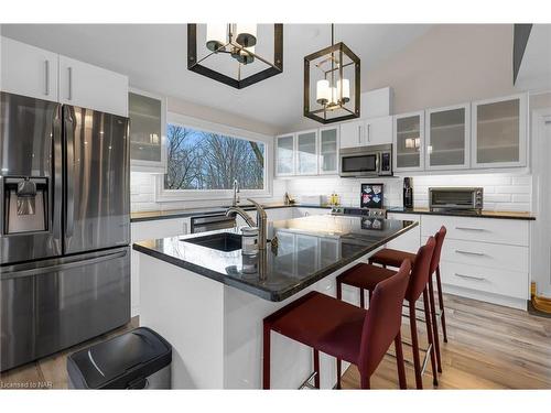 1782 York Road, Niagara-On-The-Lake, ON - Indoor Photo Showing Kitchen With Upgraded Kitchen