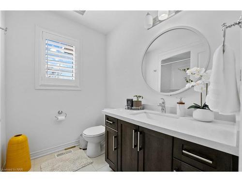 4363 Willick Road, Niagara Falls, ON - Indoor Photo Showing Bathroom