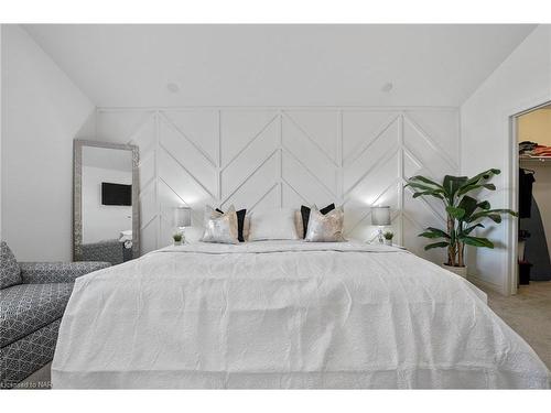 4363 Willick Road, Niagara Falls, ON - Indoor Photo Showing Bedroom