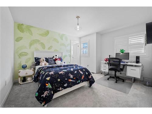4363 Willick Road, Niagara Falls, ON - Indoor Photo Showing Bedroom