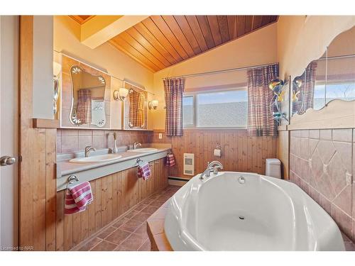25 Springhead Gardens, Welland, ON - Indoor Photo Showing Bathroom