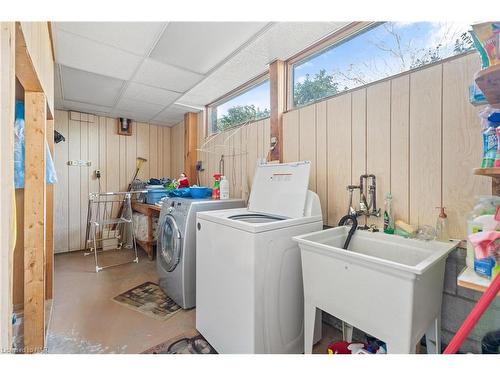 25 Springhead Gardens, Welland, ON - Indoor Photo Showing Laundry Room