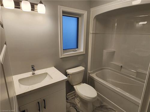 203 Park Street, Fort Erie, ON - Indoor Photo Showing Bathroom
