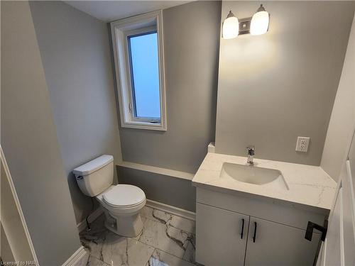 203 Park Street, Fort Erie, ON - Indoor Photo Showing Bathroom