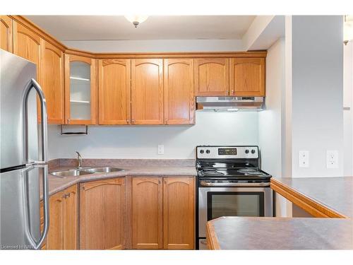 307-264 Oakdale Avenue, St. Catharines, ON - Indoor Photo Showing Kitchen With Stainless Steel Kitchen With Double Sink