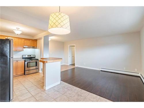 307-264 Oakdale Avenue, St. Catharines, ON - Indoor Photo Showing Kitchen
