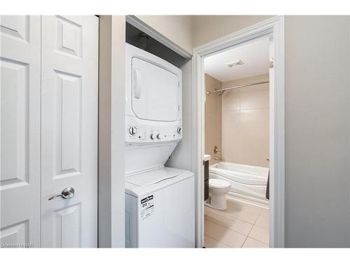 307-264 Oakdale Avenue, St. Catharines, ON - Indoor Photo Showing Laundry Room