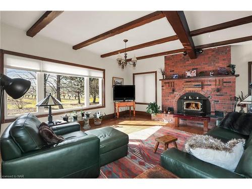 4272 Martin Road, Vineland, ON - Indoor Photo Showing Living Room With Fireplace