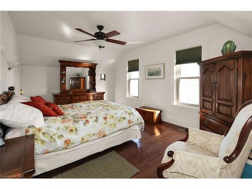 4272 Martin Road, Vineland, ON - Indoor Photo Showing Bedroom