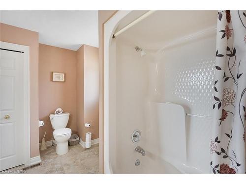 7715 Swan Street, Niagara Falls, ON - Indoor Photo Showing Bathroom
