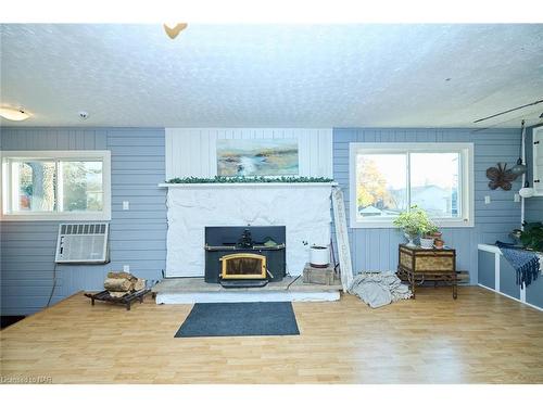 125 Haun Road, Crystal Beach, ON - Indoor Photo Showing Living Room With Fireplace