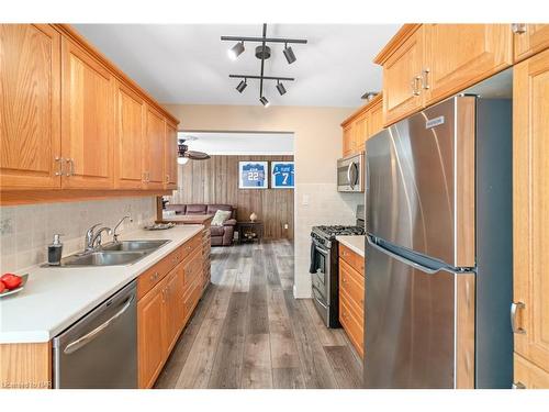 1768 Ridge Road N, Fort Erie, ON - Indoor Photo Showing Kitchen With Stainless Steel Kitchen With Double Sink