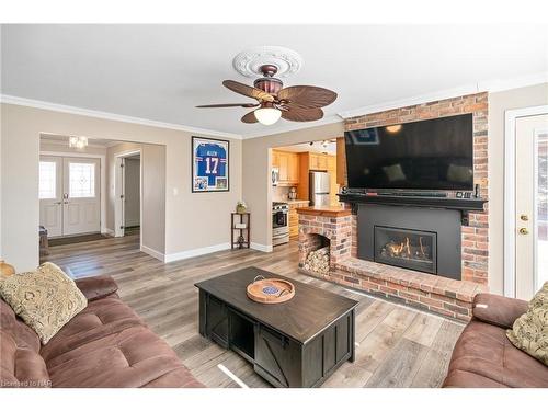 1768 Ridge Road N, Fort Erie, ON - Indoor Photo Showing Living Room With Fireplace
