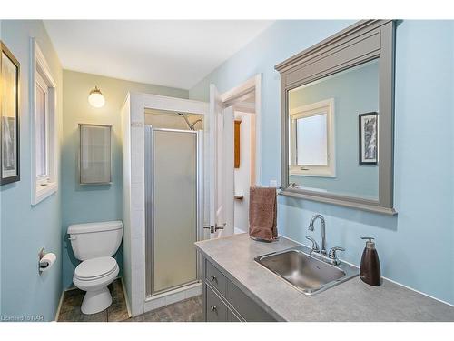 1768 Ridge Road N, Fort Erie, ON - Indoor Photo Showing Bathroom