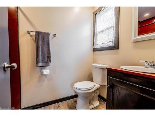 9 Main St-2211 King Street, Vineland, ON - Indoor Photo Showing Bathroom