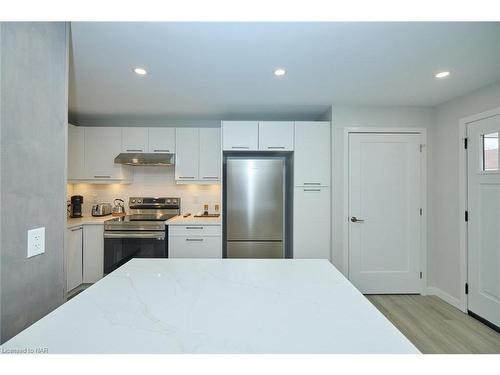 4353 Second Avenue, Niagara Falls, ON - Indoor Photo Showing Kitchen With Stainless Steel Kitchen