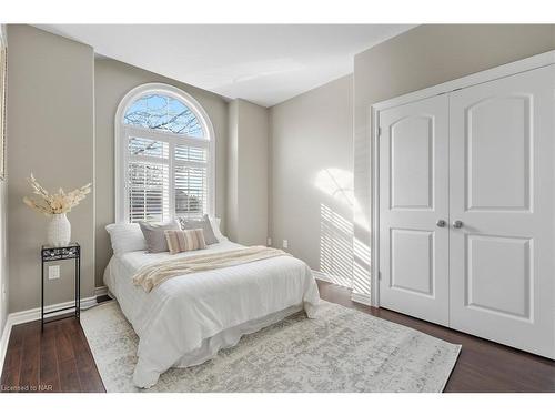 20-4399 Montrose Road, Niagara Falls, ON - Indoor Photo Showing Bedroom