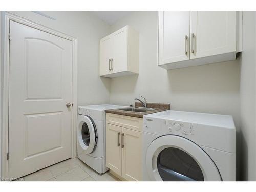 20-4399 Montrose Road, Niagara Falls, ON - Indoor Photo Showing Laundry Room