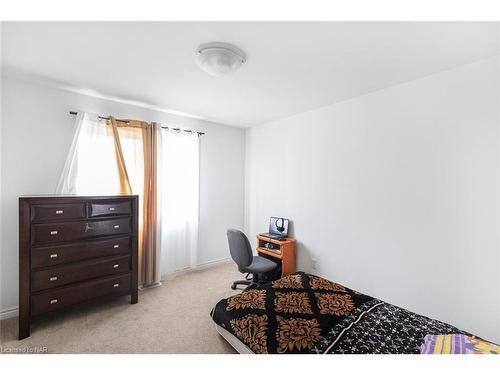 83 Mclaughlin Street, Welland, ON - Indoor Photo Showing Bedroom