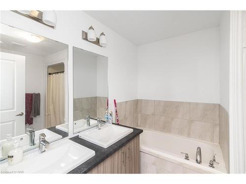 83 Mclaughlin Street, Welland, ON - Indoor Photo Showing Bathroom