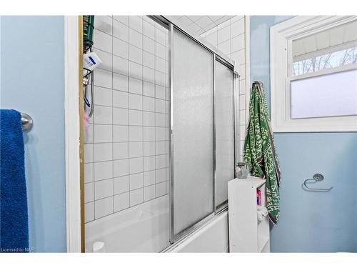 9 Westdale Drive, Welland, ON - Indoor Photo Showing Bathroom