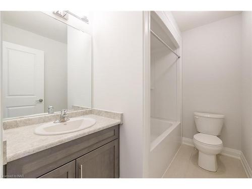 97-4552 Portage Road, Niagara Falls, ON - Indoor Photo Showing Bathroom