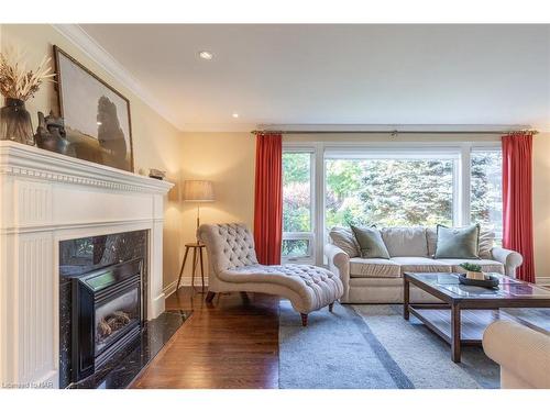 328 Niagara Boulevard, Niagara-On-The-Lake, ON - Indoor Photo Showing Living Room With Fireplace