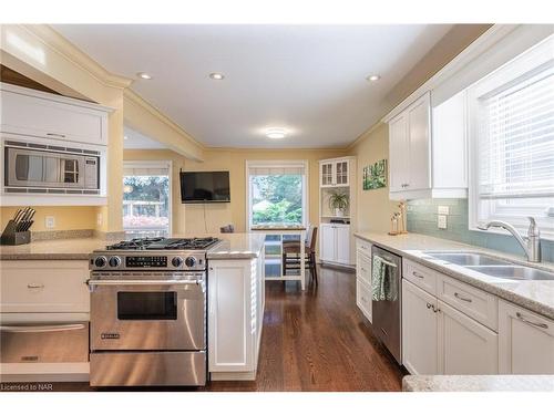 328 Niagara Boulevard, Niagara-On-The-Lake, ON - Indoor Photo Showing Kitchen With Double Sink