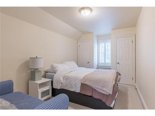 328 Niagara Boulevard, Niagara-On-The-Lake, ON - Indoor Photo Showing Bedroom