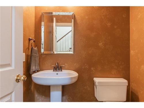 328 Niagara Boulevard, Niagara-On-The-Lake, ON - Indoor Photo Showing Bathroom