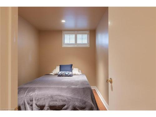 328 Niagara Boulevard, Niagara-On-The-Lake, ON - Indoor Photo Showing Bedroom